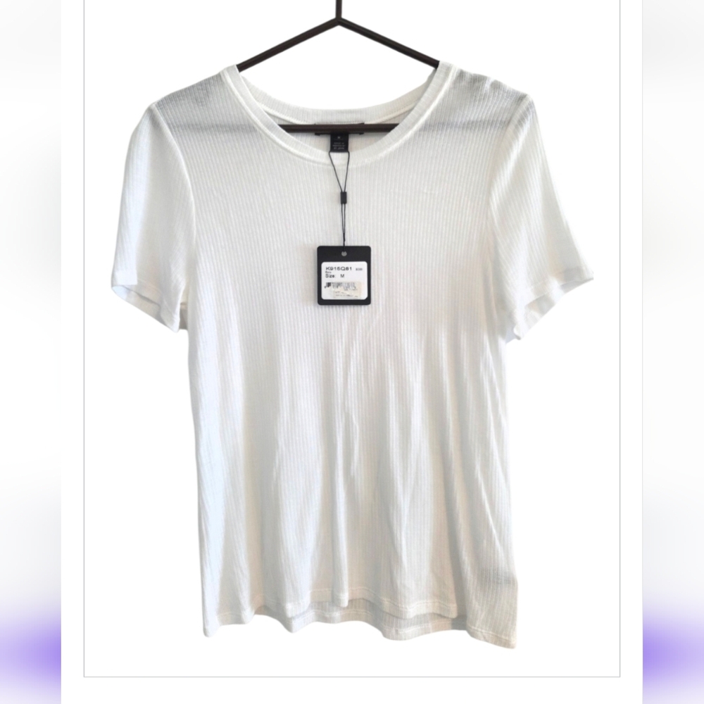 St. John NWT semi sheer ribbed Tshirt Sz M